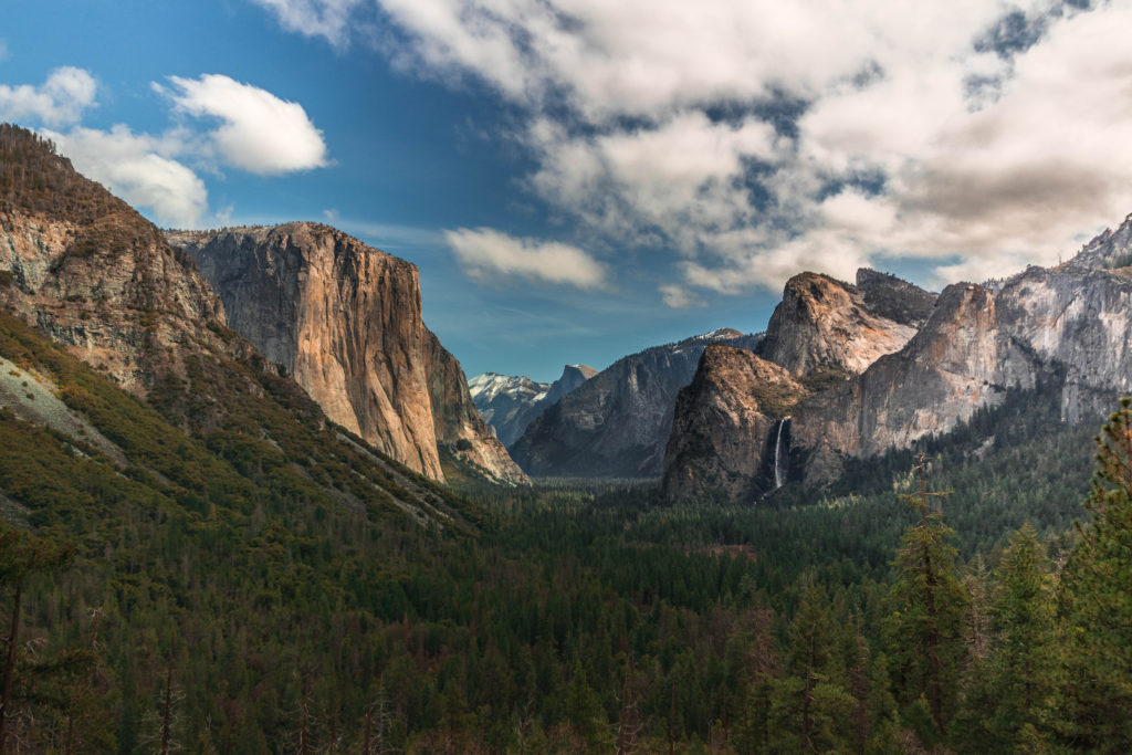 The quintessential view of Yosemite Valley from the Tunnel View viewpoint