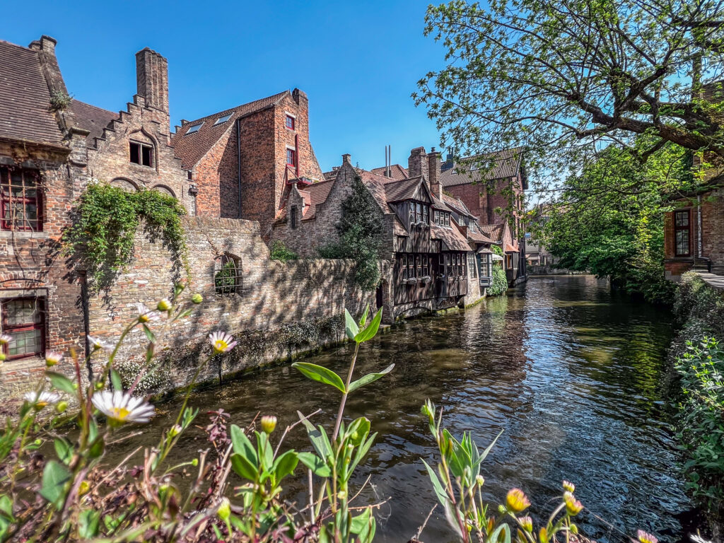 View over the canal from the Boniface Bridge