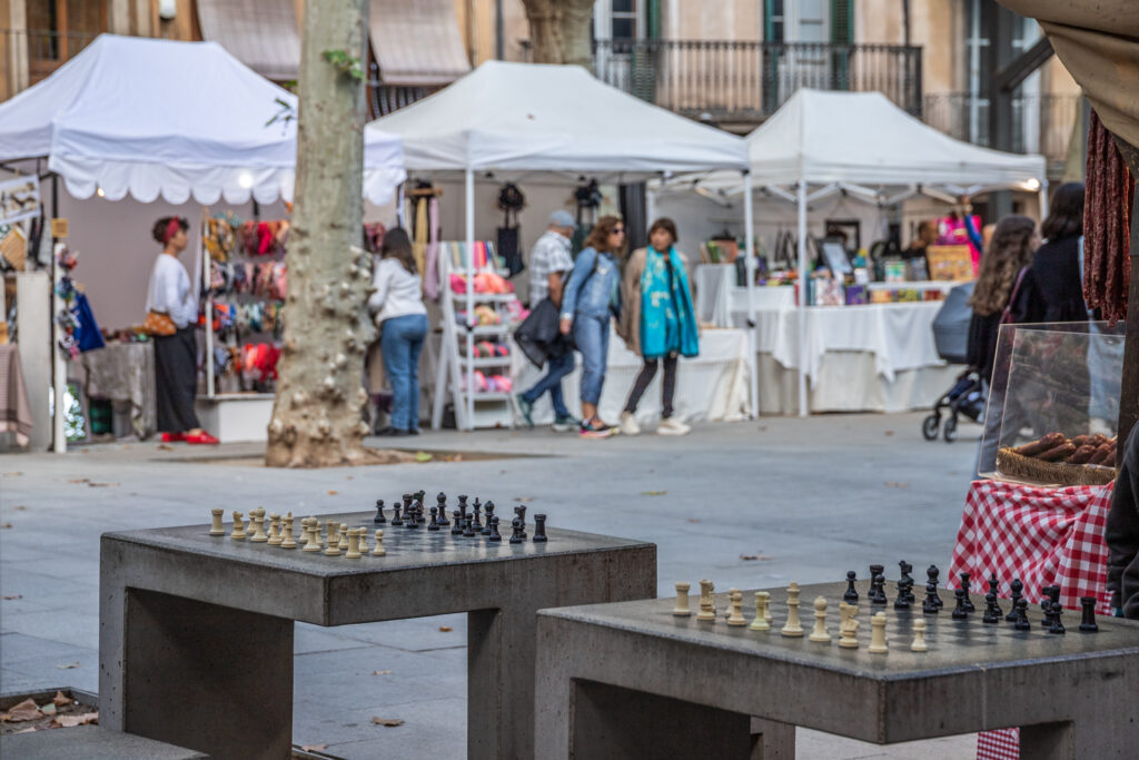 Chess boards in front of market stalls in La Garrotxa